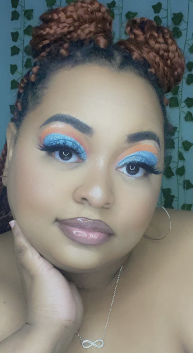 Shays__wayy's tweet photo. Day 80 of my #365daymakeupchallenge
🖍Brow Pomade
🖍Matte Book
🖍Big Box
🖍Blush Binder
🖍Browser✏️
🖍Private Party💄
🖍Chalk Dust
@TheCrayonCase @WuzzamSupa
#LOTD #thecrayoncase #mattebook #bigboxof64shades #makeupenthusiast #futurecrayoncutie🖍 #makeuplooks #makeupoftheday https://t.co/xizvVloBpa