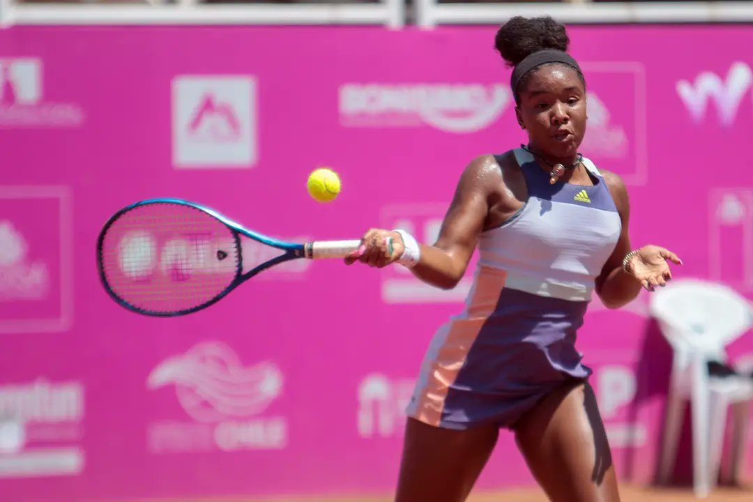 CopaLPOpen's tweet photo. ¡La favorita debutó con todo!
Beatriz Haddad Maiá 🇧🇷 se impuso sobre Jamilah Snells 🇺🇸 luego de dos mangas, 6-2 y 6-1
#TenisComoNuncaAntesLoViste #ITFWorldTennisTour #CopaLPChileIND #W60 #GirlPower https://t.co/nl7ImVAIPo