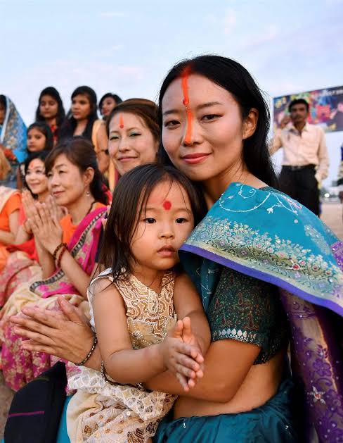 miss_doctorgirl's tweet photo. Other Countries have believe in our Culture, Rituals. And what some उलटी खोपड़ी people doing ... Spreading rumours. 😑
Koi na Chhathi Maiya sabko sadbuddhi de ☀️🙏
#छठ_पूजा_Reality https://t.co/UG0JiRR1uf