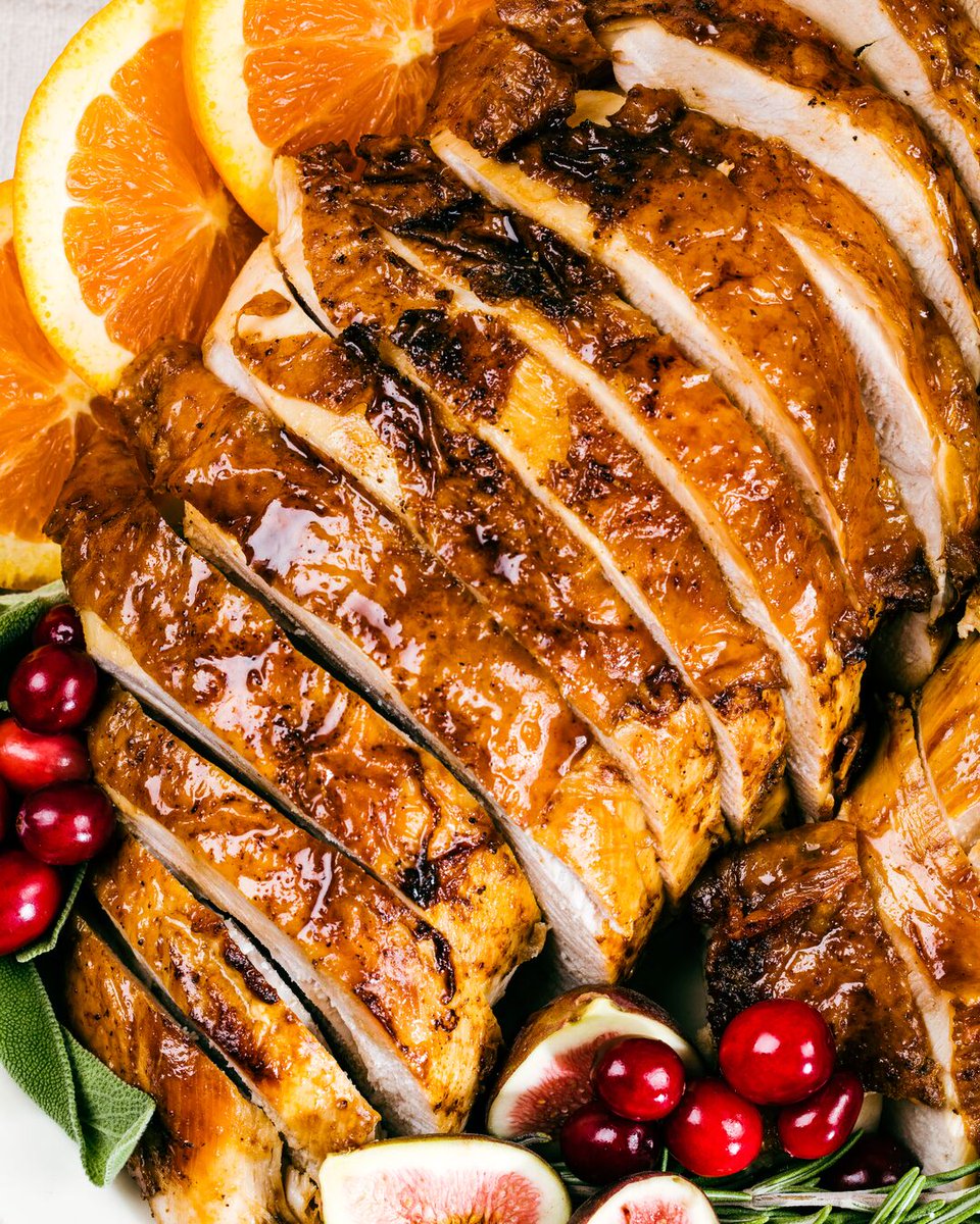 This centerpiece is sure to spread happiness to all this Thanksgiving. For a moist main dish try our recipe for Roasted Turkey Breast with Brown Sugar Orange Glaze. Swipe to see a close-up of this festive recipe.

chsugar.com/recipe/roasted…