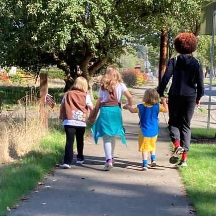 GirlScoutsWW's tweet photo. Repost from @erinin2016. "Check out the little Girl Scouts who came to walk with me today! We skipped and ran and walked and talked about reading and playing soccer and dancing. Thank you to each one who joined us today! What a great day! #gsww"
#GirlScoutsWW https://t.co/2WsfXowDCD