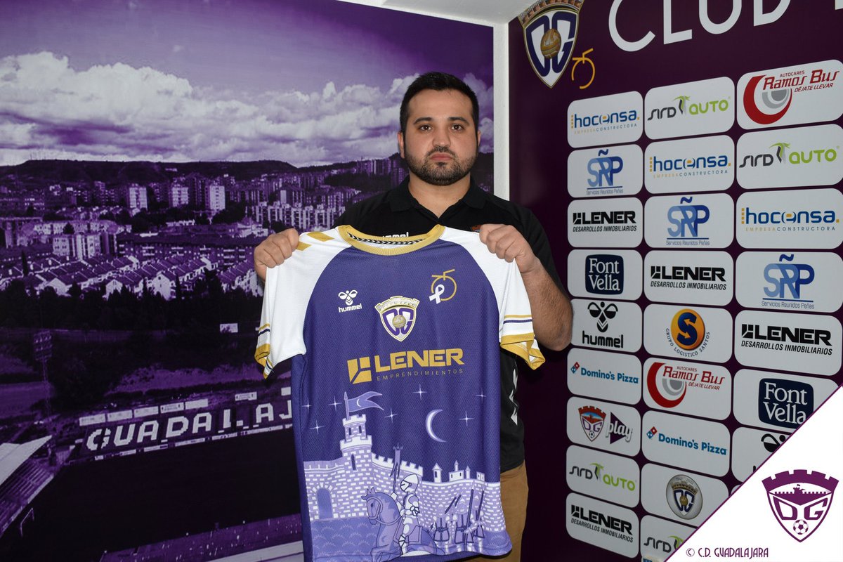 Os presentamos la sección de Esports del C.D. Guadalajara. 

Comenzamos con el equipo de FIFA de Clubes Pro y continuaremos próximamente con más anuncios y novedades a través de la cuenta de Twitter <a href="/DxGuada_eSports/">C.D. Guadalajara eSports</a> bajo la capitanía de @Chema_DxGuada