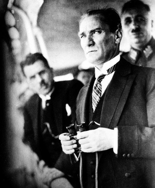 "Benim naçiz vücudum elbet bir gün toprak olacaktır fakat Türkiye Cumhuriyeti ilelebet payidar kalacaktır."

Aramızdan ayrılışının 83. yılında Ulu Önder Mustafa Kemal Atatürk’ü sevgi, saygı ve özlemle anıyoruz.