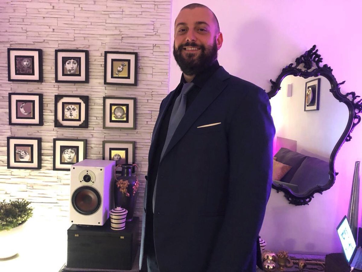 NicholasVita990's tweet photo. VIOLA 💜
#viola #colore #colori #coloreviola #milano #milan #Lambrate #giacca #cravatta #sorriso #man #men #boy #boys #barba #beard #bearded #beardedman #beardedmen #beardedmendoitbetter #bear #bears #beardedstyle #bellecase #belleserate #bellepersone https://t.co/BfVf6UujBk