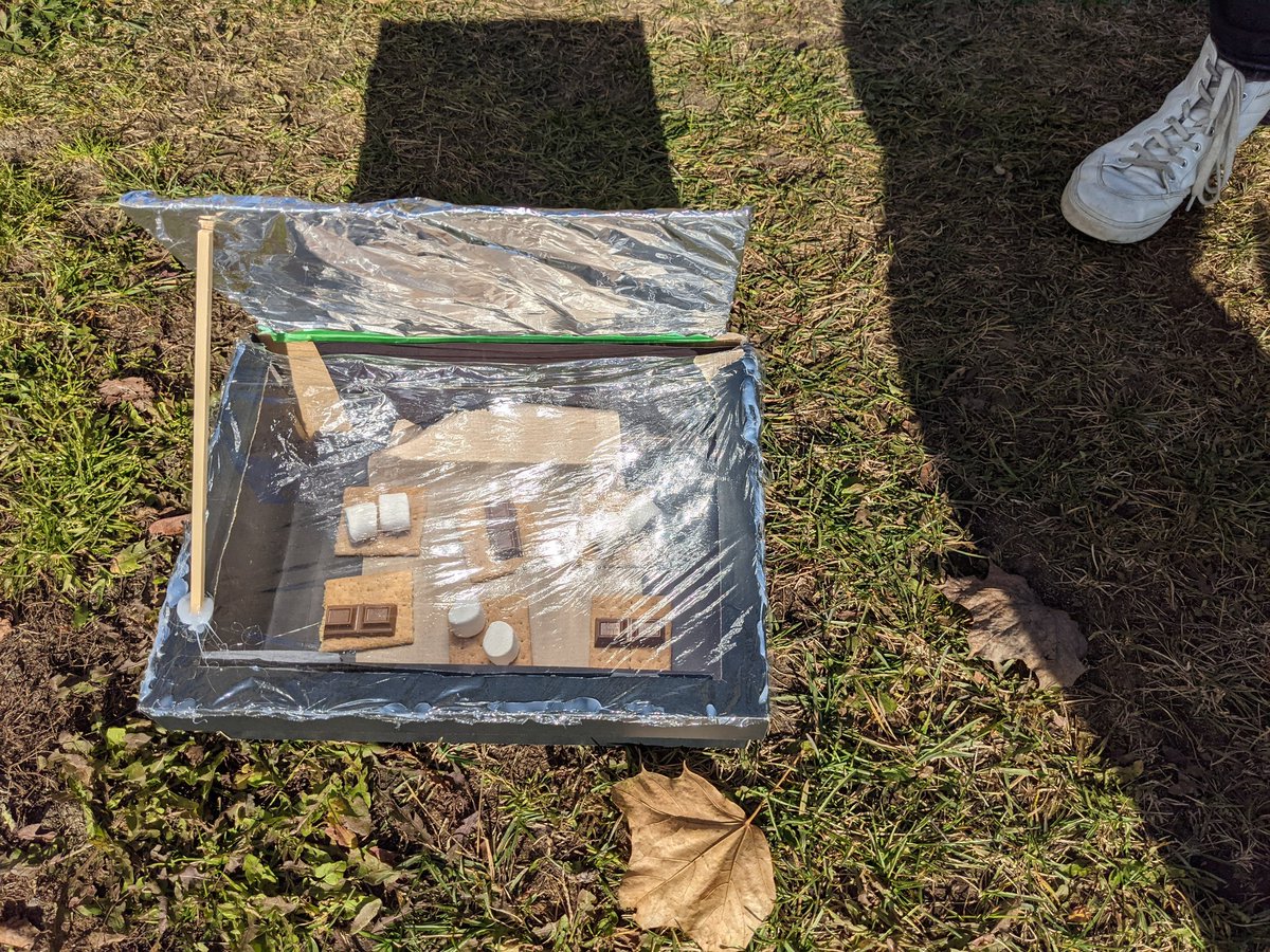 TheStoppelsShow's tweet photo. Making #smores with #SolarCookers @jmstudco in #GradeTenScience and talking about #FoodSecurity and the #UNSDGs @OCDSB @Cam_is_Learning @DerekBrez https://t.co/kNbhVNX482