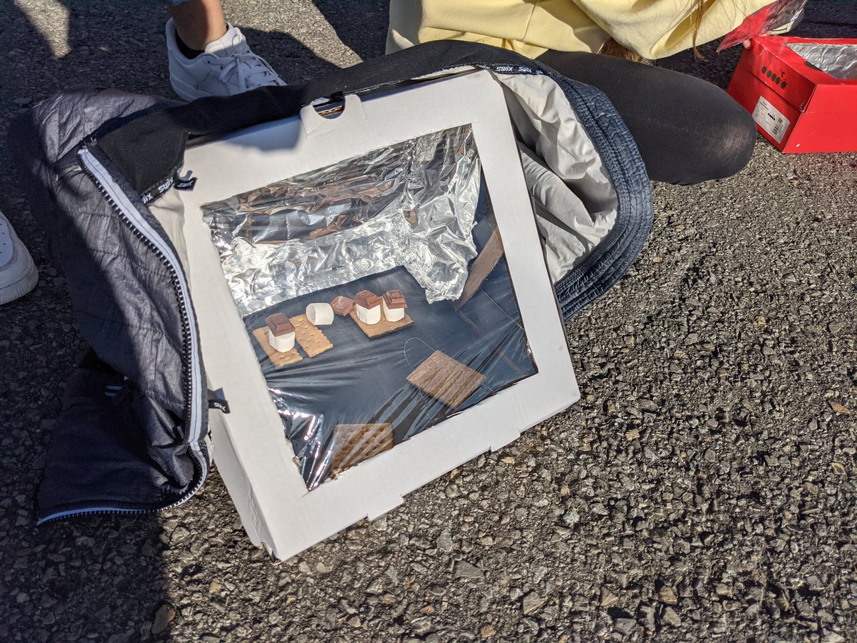 TheStoppelsShow's tweet photo. Making #smores with #SolarCookers @jmstudco in #GradeTenScience and talking about #FoodSecurity and the #UNSDGs @OCDSB @Cam_is_Learning @DerekBrez https://t.co/kNbhVNX482