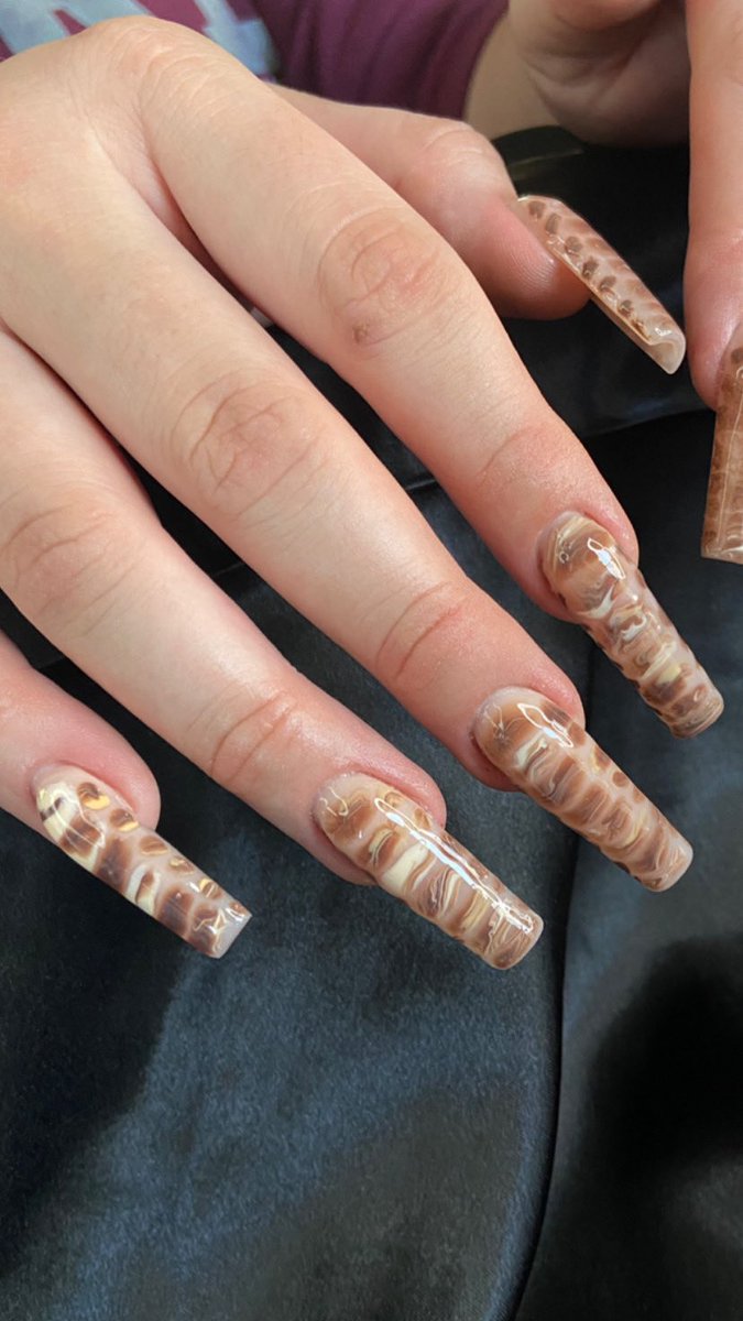 theSlaySource's tweet photo. Snake / Croc skin acrylic nails, with marbled coffee swirls ☕️ giving that caramel macchiato vibes ✨🧸🤎
#ienailtech #nails #acrylicnails #snakeskin #crocskin #crocs #crocnails #nailart #nailinspo #coffee #caramelmacchiato #coffeenails #brown #brownnails #nudenails #sendnudes https://t.co/n3yhCAd8Ye
