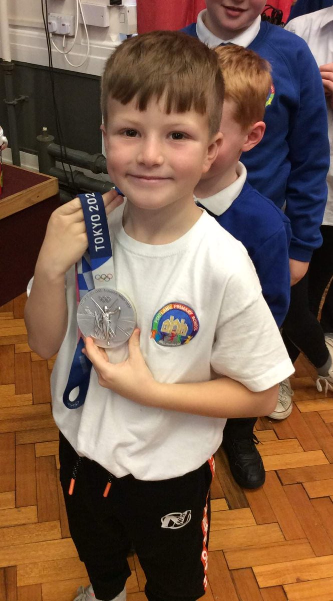SchoolPentland's tweet photo. Many of the children have been inspired by him - and some are still confident that they can outrun the fastest man, over sixty metres, on the planet! @RKilty1 thank you for being an inspiration. #positivepentland #pentlandfamily #pentlandvalues https://t.co/zJZW0e7jDs