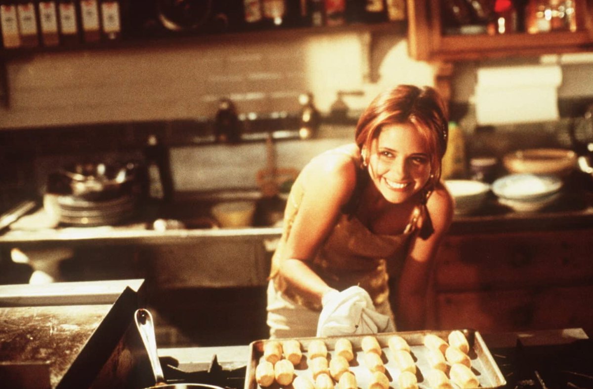 It's DAY NINE of highlighting some of cinema's most memorable foodies!

Next up, Sarah Michelle Gellar as Amanda Shelton in Simply Irresistible (1999)!

#movies #films #simplyirresistible #sarahmichellegellar #food