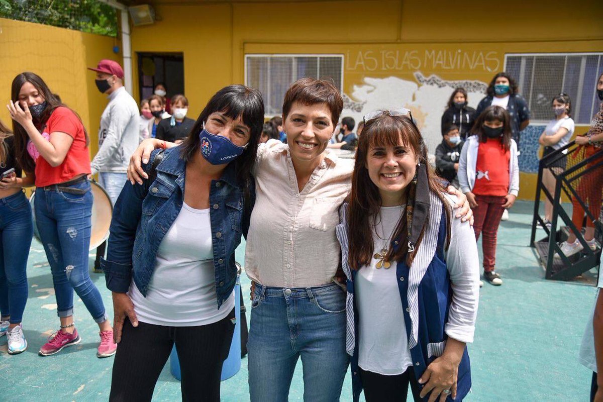 mayrasmendoza's tweet photo. Con @lauValonso visitamos la asociación civil Creadores de Sueños de Bernal Oeste para avanzar en las obras que vamos a poner en marcha en el espacio y darle continuidad al convenio Redes y Cuidados Comunitarios 2. 

Vamos a trabajar para mejorar las instituciones de la ciudad ❤️ https://t.co/iHxloV2EYJ