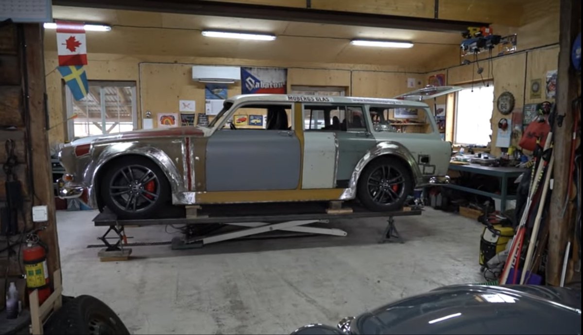 NicklasNilsso14's tweet photo. Tesla + Amazon = #TeZon
@tomzidek is rebuilding a Tesla Model S 100D to a station wagon
Tom visited us at our #TheGreatElectricDay last summer!
It was amazing!
Watch how he is rebuilding the charge port a la old style!
(Little swedish, mostly english)
https://t.co/KsSq0VXJQ6 https://t.co/yVuXmmpO3A