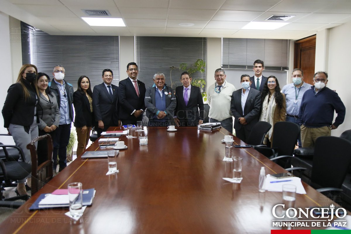 TuConcejoLP's tweet photo. #ElConcejoInforma | El embajador de Colombia en Bolivia, Aníbal José Ariza Orozco, sostuvo una reunión con el presidente del #ConcejoMunicipal, #JorgeDulon y el alcalde @ivanariasduran, para coordinar los trabajos bilaterales con el programa @PROCOLOMBIACO.
#SomosTuConcejo https://t.co/5Gc0KeuLKa