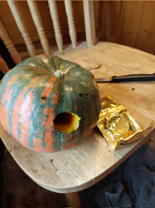 Carving a pumpkin for OnlyFans 
https://t.co/zmXPbZj4rX https://t.co/O7jx2CSxQQ