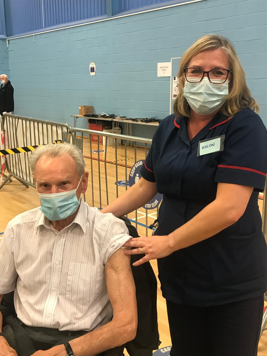 AneurinBevanUHB's tweet photo. Meet Lesley and Helen- the recipient and immuniser of our ONE MILLIONTH dose of the Covid-19 vaccine!

Les, 85, came to Cwmbran Stadium for his Booster dose this evening with his daughter. Senior Nurse, Helen, was delighted to give the millionth dose to Les 💉 https://t.co/jJ2COh9RMQ