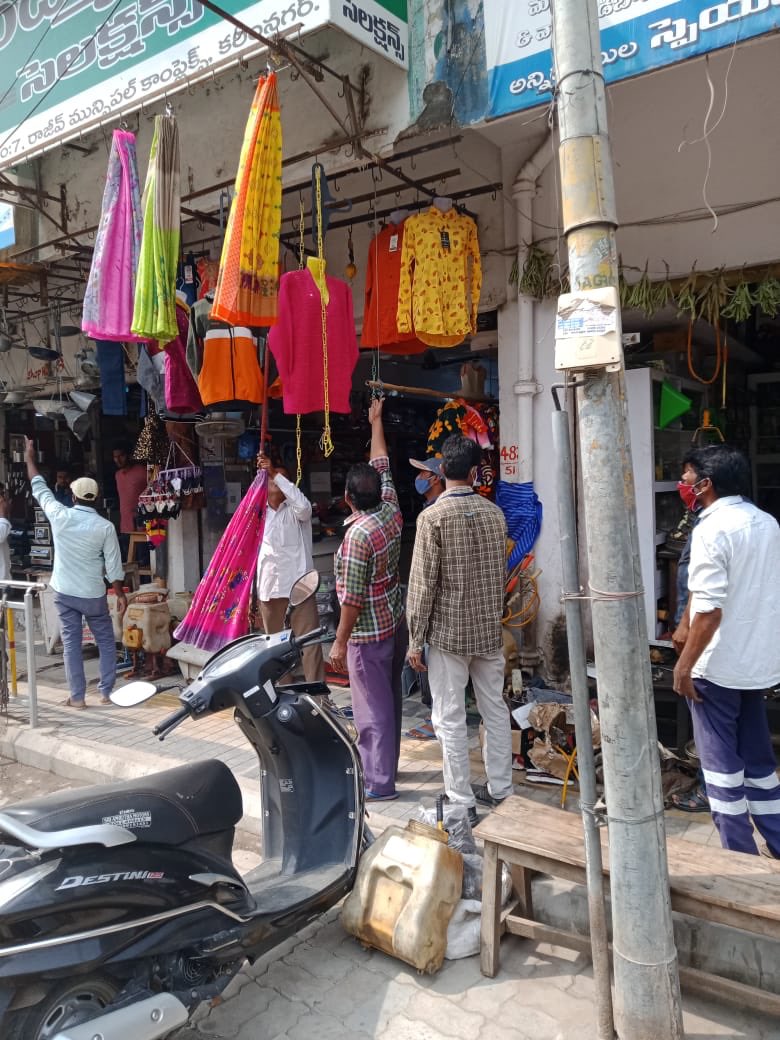 TownplanningMck's tweet photo. Cleared footpath encroachment at municipal complex opp water tank
@MC_Karimnagar 
@Mayor_KNR 
@Collector_KNR 
@GKamalakarTRS 
@bandisanjay_bjp https://t.co/Z0hYXruWVT