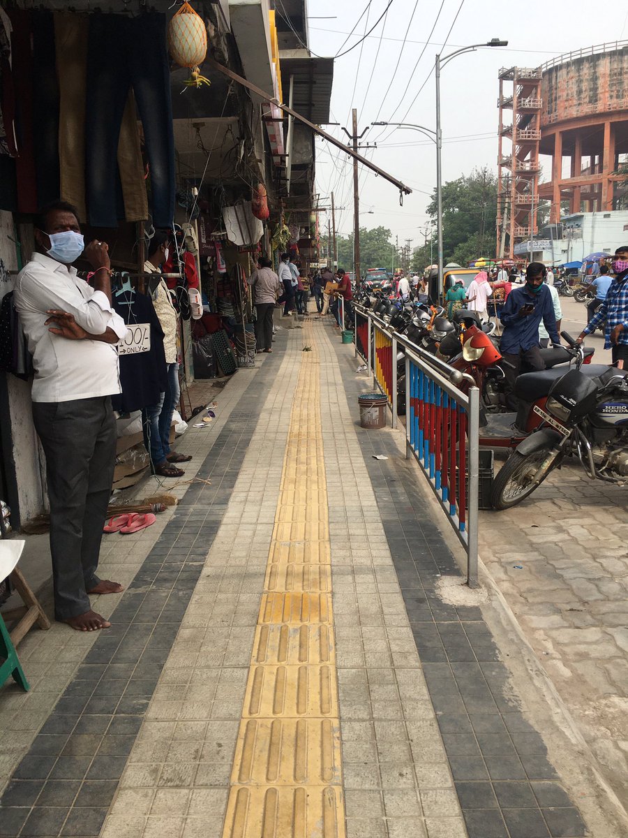 TownplanningMck's tweet photo. Cleared footpath encroachment at municipal complex opp water tank
@MC_Karimnagar 
@Mayor_KNR 
@Collector_KNR 
@GKamalakarTRS 
@bandisanjay_bjp https://t.co/Z0hYXruWVT