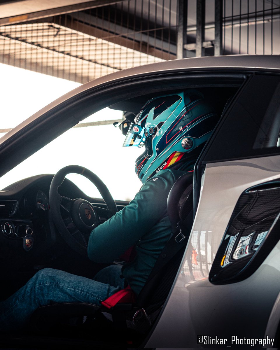 mr85luismiguel's tweet photo. Después de la magnífica mañana de trackday a cargo de @8000vueltas en su evento #tracklegends, era difícil escoger con qué fotografías iba a empezar las publicaciones de ese día... Pero hoy siendo 9/11, no he tenido la menor duda de empezar con el @Porsche_Iberica 911 GT2 RS. https://t.co/ZEXhpWQ7RV