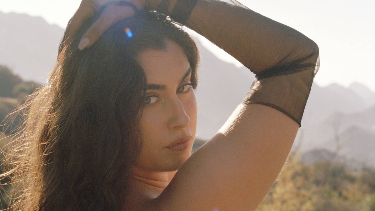 MTVNEWS's tweet photo. .@LaurenJauregui: "I've been very much in my own little cave of thoughts and experiences, and just figuring out what makes me happy, what brings me joy, and moving unapologetically in that truth" https://t.co/xKvyUfINBy https://t.co/zd1WNgPoos