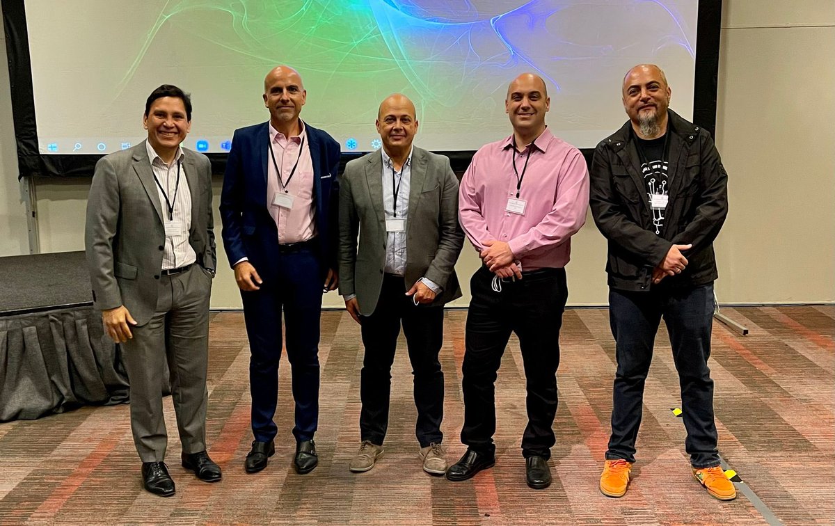 macho_freddy1's tweet photo. Excelente equipo con el cual cuenta el Centro de #Ciberseguridad #Industrial con los coordinadores Jesús Peña, Claudio Caracciolo, Gabriel Bergel y su director Jose Valiente. #CCICON17 https://t.co/rBKpAiAC4B