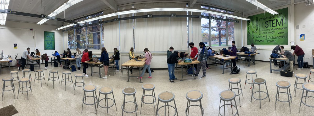 FarkasSTEM's tweet photo. Using our open minds to review classmates’ #ModernSpaceExploration Current/Upcoming Space Mission presentations in a #GalleryWalk and sharing #positivePostItNotes at stations inspire us @SeitzPirates @RCSDPIRATES @Postit @NASA @NASASTEM #NASAnerding https://t.co/mZHHcZ8L0s