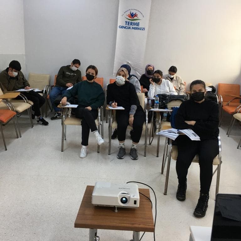 GSB_TermeGM's tweet photo. #DilAtölyesi kapsamında İngilizce eğitimlerimiz devam ediyor.

Do you speak english? 
Cevabın No ise Gençlik Merkezimize bekliyoruz😍
#termegenclikmerkezi https://t.co/wWsvh93PST