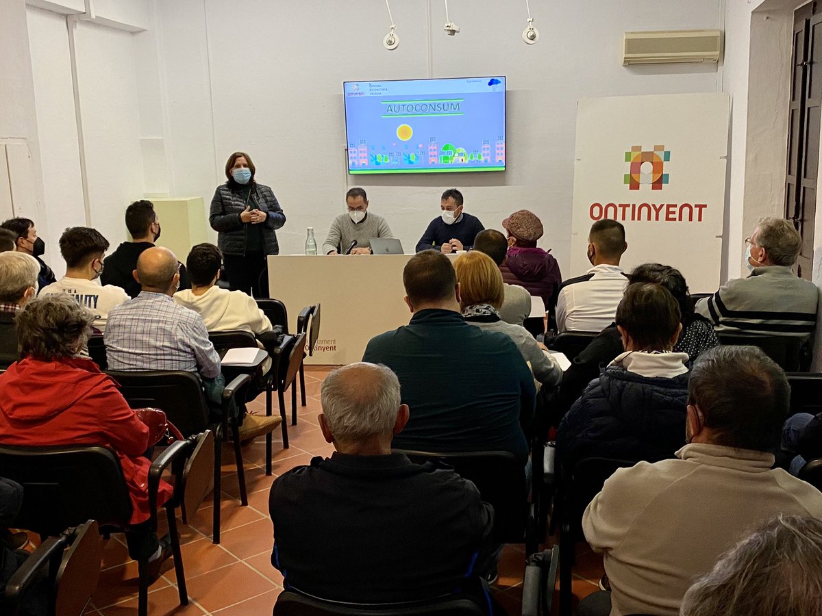 ecoverdaonti's tweet photo. 🟢 Comença la xerrada informativa sobre #autoconsumenergètic on s’explica a tota la ciutadania les possibilitats per canviar el seu model energètic:
☝️Autoconsum individual
🤲 Autoconsum col•lectiu
🙌 Autoconsum col•lectiu compartit https://t.co/Xapq4p6mkP