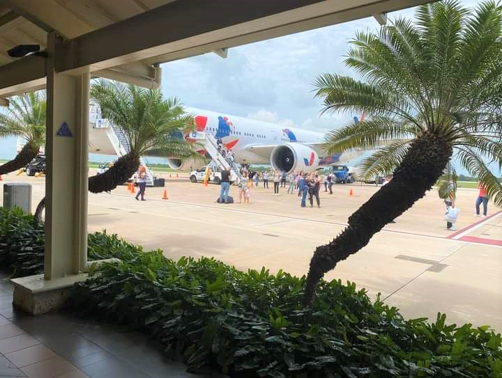 LaRomanaAirport's tweet photo. Always ready & very pleased to receive you at #LaRomana with the best & most complete service… We wish all visitors arriving to #LaRomanaAirport today an enjoyable & memorable vacation!
@AzurAir
#anextour #travel #airport #hotel #airlines #GoDomRep #besafe https://t.co/S1tH8QGLZK