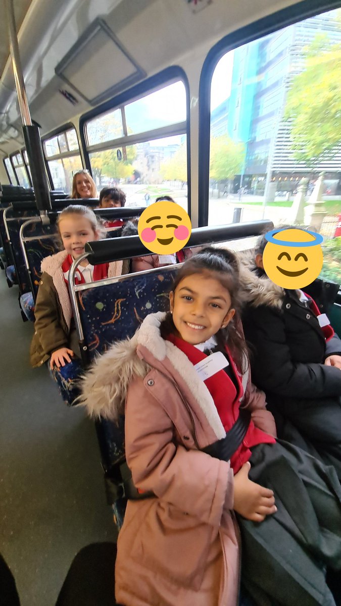 1SR loved their first ever school trip today! We visited Newarke House Museum and explored toys from the past and present 🧸🪀. Thank you <a href="/leicestermuseum/">Leicester Museums & Galleries</a>!