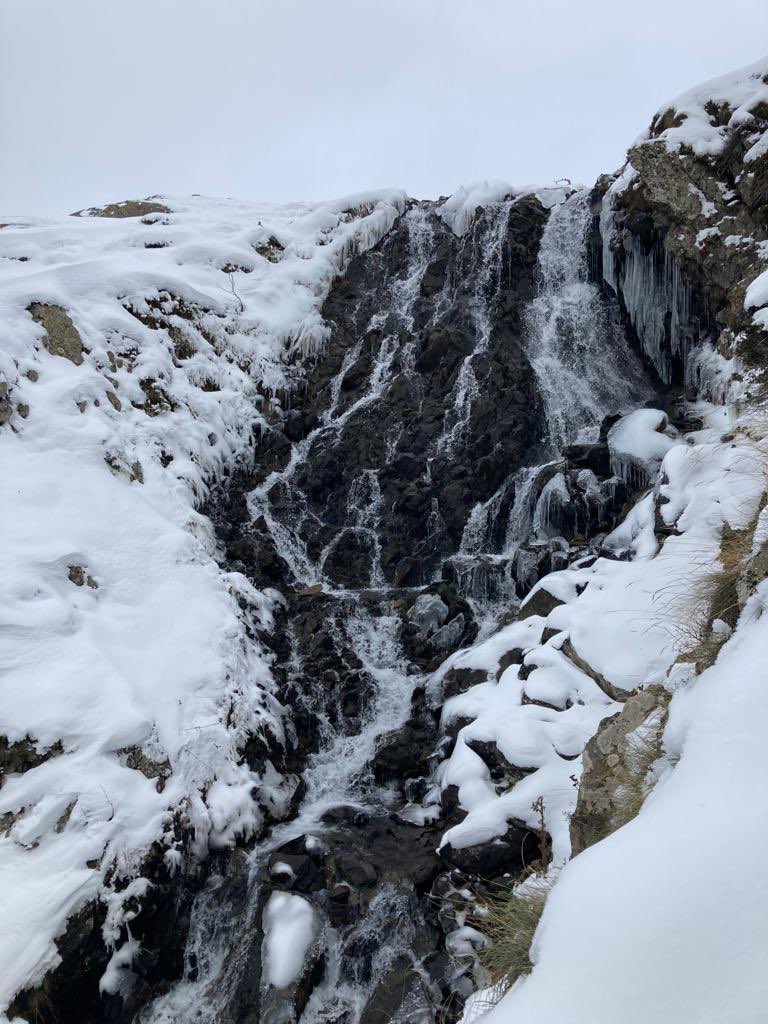 Les premières neiges en #ossau #pyrenees c’est toujours le moment où on se remet dans l’ambiance #ski 🎿 l’envie de se retrouver en montagne, libre, au contact de la #nature. Ma plus belle sortie de l’an dernier : la cabane de #saoubiste 👉 moxigeno.com/2021/11/09/pri…