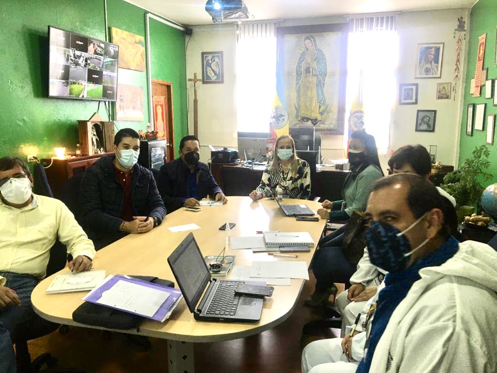 sangabrielcajic's tweet photo. Hoy evaluamos la articulación con el ⁦@SENACmarca⁩ y la ⁦@SecEducaCundi⁩ para la doble titulación https://t.co/unI2A6wWem
