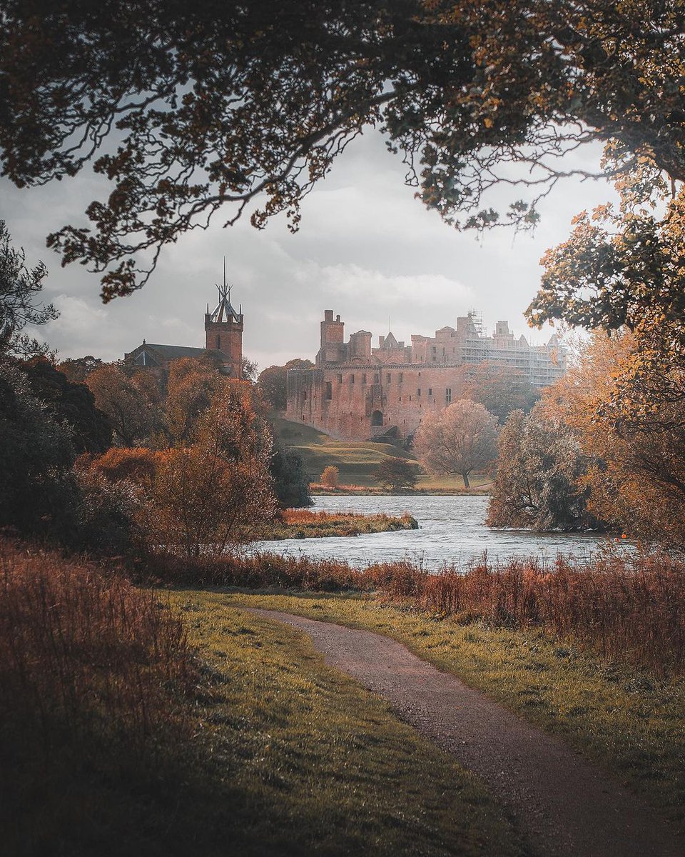 📢 Calling all #history lovers! Who was famously born at Linlithgow Palace? ⚔️ #ScotlandIsCalling

📍 <a href="/SeeWestLothian/">Visit West Lothian</a> 📷 IG/thejacobmurray #RespectProtectEnjoy