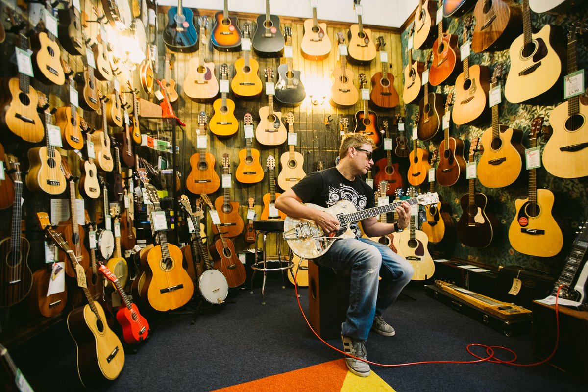 brianmackeynyc's tweet image. Gotta say all my pals surrounding me is always a good sight. 🎸#myonlyfriend

📸: Nicole Mago
