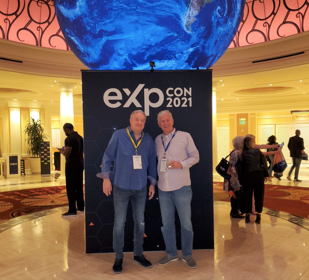 Area51TestPilot's tweet photo. Great welcome party last night at #EXPCON2021 Hosted by @BoxBrownie_com #lasvegas @eXpWorldIR @RickRaanes https://t.co/PODyZNwdYA