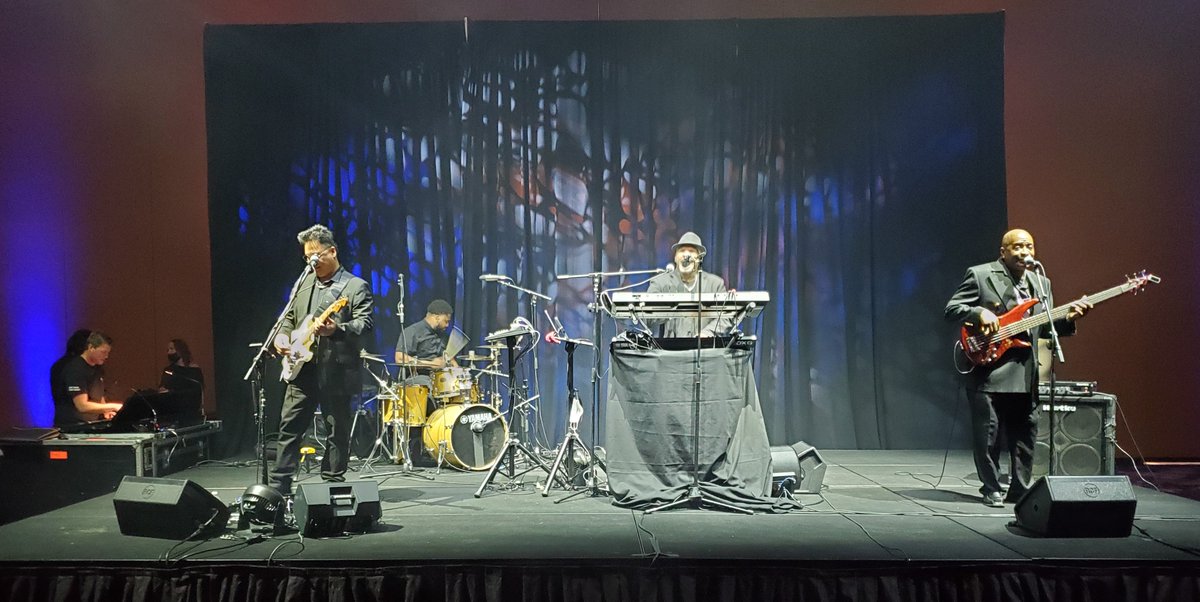 Area51TestPilot's tweet photo. Great welcome party last night at #EXPCON2021 Hosted by @BoxBrownie_com #lasvegas @eXpWorldIR @RickRaanes https://t.co/PODyZNwdYA