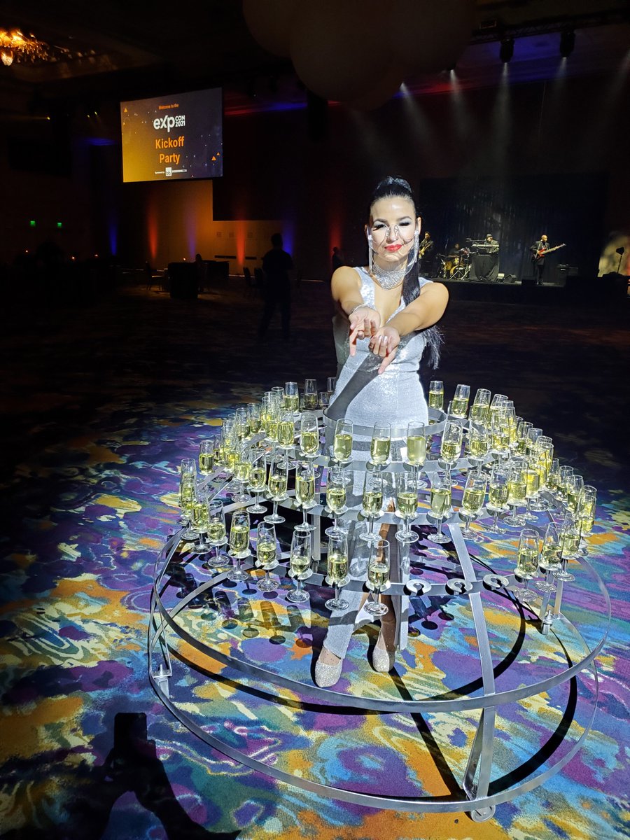 Area51TestPilot's tweet photo. Great welcome party last night at #EXPCON2021 Hosted by @BoxBrownie_com #lasvegas @eXpWorldIR @RickRaanes https://t.co/PODyZNwdYA