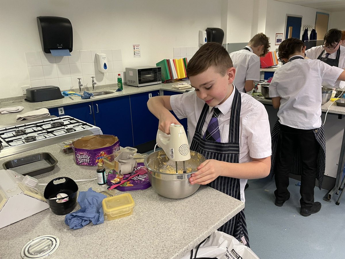 OrielHighSchool's tweet photo. Loving the fruity tray bake cooking in our Food Tech rooms this afternoon. Great work from these Year 7s 🧁💜🍰💜🧑‍🍳 #OrielDesignTechnology #MasterChefs https://t.co/L3BE9BdygE