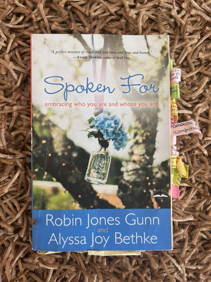kbeatrizpacheco's tweet photo. @AVBot2 @frodrigue11 Mi libro favorito es Spoken For. Es el primer libro que me atrapó y cautivó al leerlo 📚 https://t.co/5BwdjHoS2p