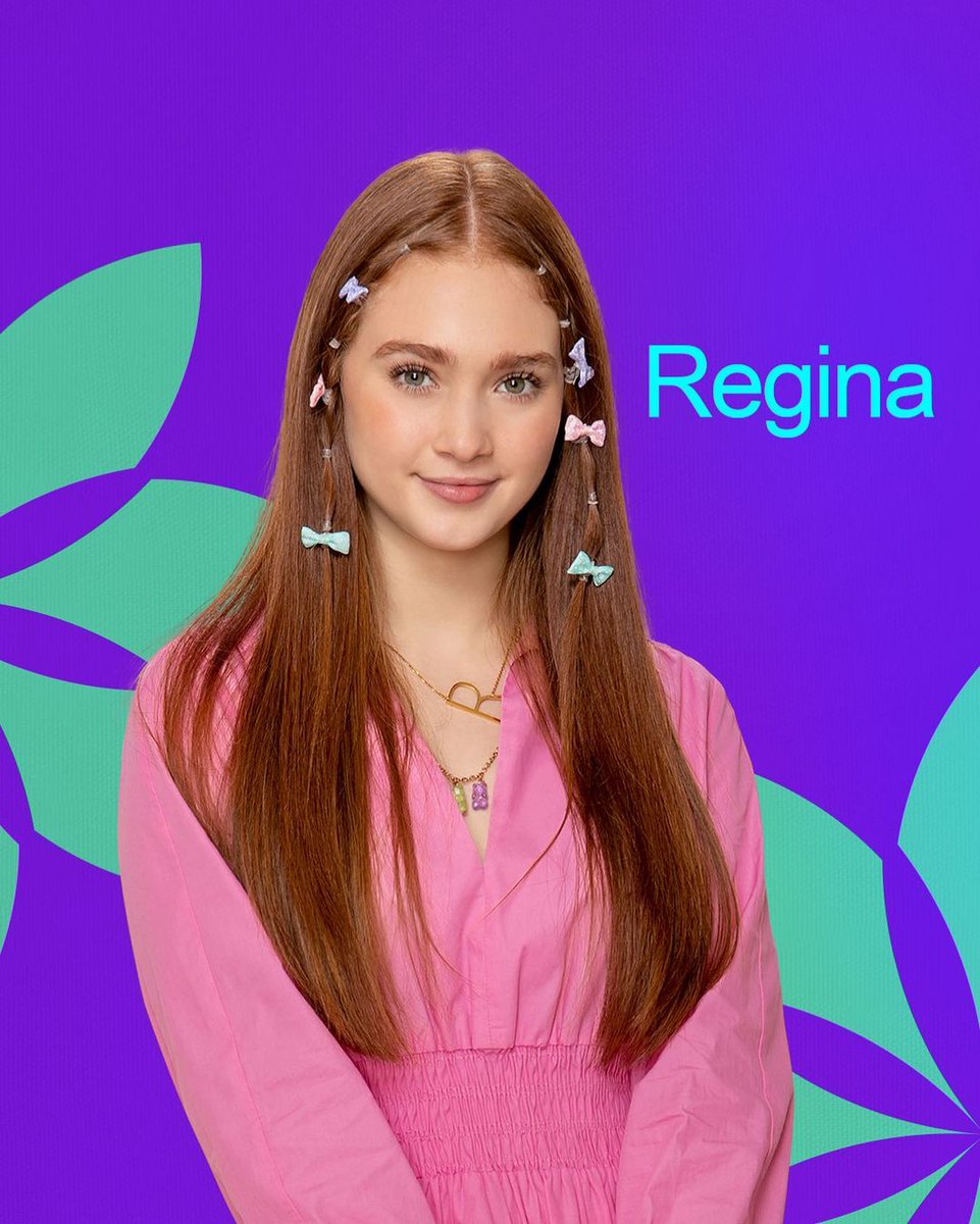 Regina quiere ser periodista y aprovecha cualquier evento para grabar mini reportajes, así que cuidado con su cámara 🤪📹... ¡Conócela este lunes en el estreno de #MiFortunaEsAmarte 8:30 p.m. MEX #ConLasEstrellas!