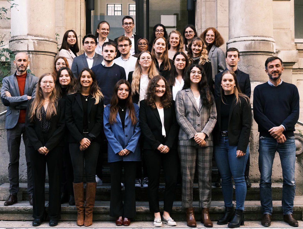 MasterDCALyon3's tweet photo. Le Master 2 Droit civil approfondi de l’Université Jean-Moulin Lyon 3 est fier de vous présenter sa promotion 2021-2022, sous la direction de Messieurs les Professeurs François Chénedé et William Dross. 
Nous sommes heureux de passer cette année à leurs côtés. https://t.co/0mtOsUM4PP