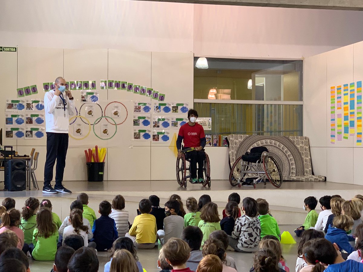 Una trobada amb l'atleta paralímpic Quico Tur ha estat la súper sorpresa que ha tingut la canalla de primària avui. No hi ha millor recompensa després d'una súper feina cooperativa a Educació Física😍