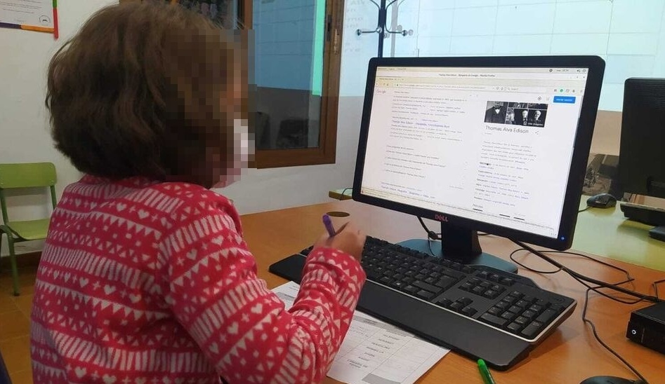 PicenaVuela's tweet photo. Aunque los/as niños/as son #nativosdigitales, hay que enseñarles a buscar correctamente la #información. Si sabemos educarlos en un uso responsable y sobre todo seguro, #Internet puede ser una excelente herramienta para que los/as niños/as aprendan. 👧💡🧠
#Guadalinfo https://t.co/JlrpXfVqVm