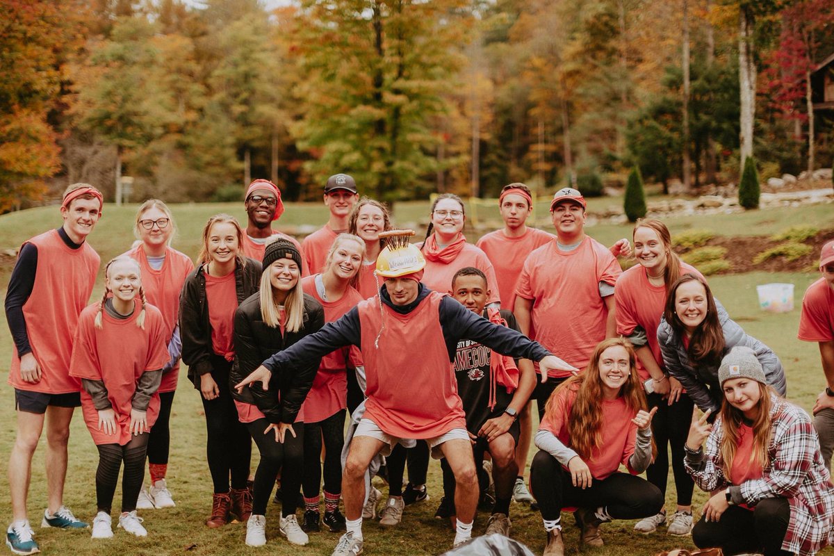 CJRidings's tweet photo. 🍁🌅 f a l l  r e t r e a t 🌅🍁 2021 was the best !!! #ilovemychurch #jesusismybestie https://t.co/Fod5MDEab3