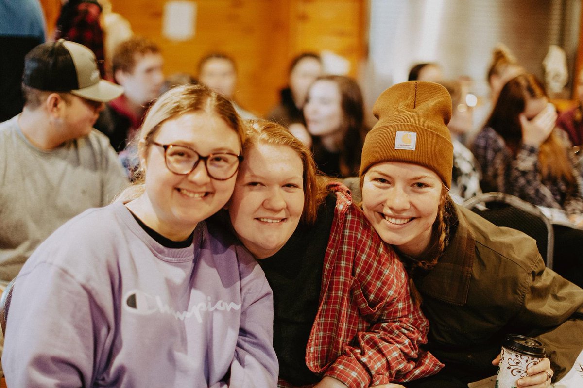 CJRidings's tweet photo. 🍁🌅 f a l l  r e t r e a t 🌅🍁 2021 was the best !!! #ilovemychurch #jesusismybestie https://t.co/Fod5MDEab3