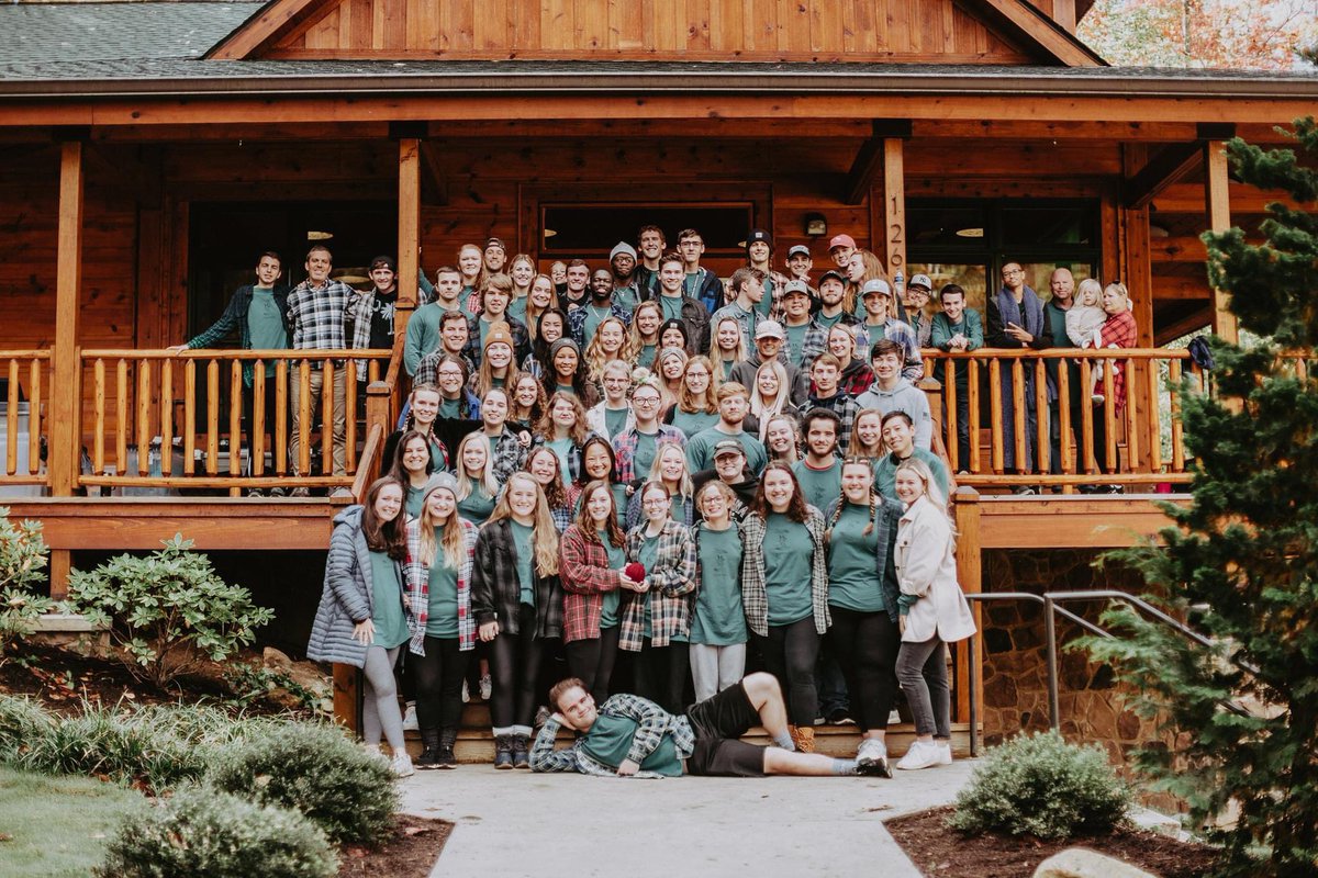 CJRidings's tweet photo. 🍁🌅 f a l l  r e t r e a t 🌅🍁 2021 was the best !!! #ilovemychurch #jesusismybestie https://t.co/Fod5MDEab3