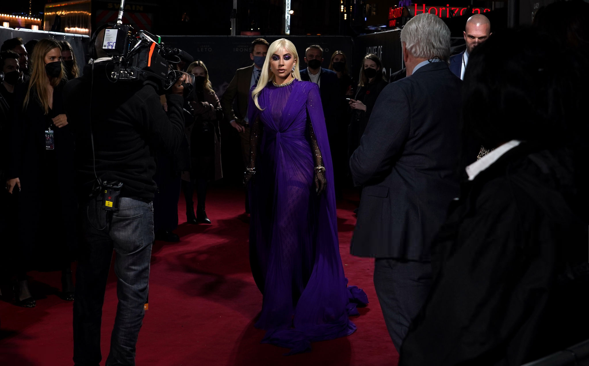 271 - Lady Gaga - Σελίδα 31 FDxeeQgWEAIHAAn?format=jpg&name=large
