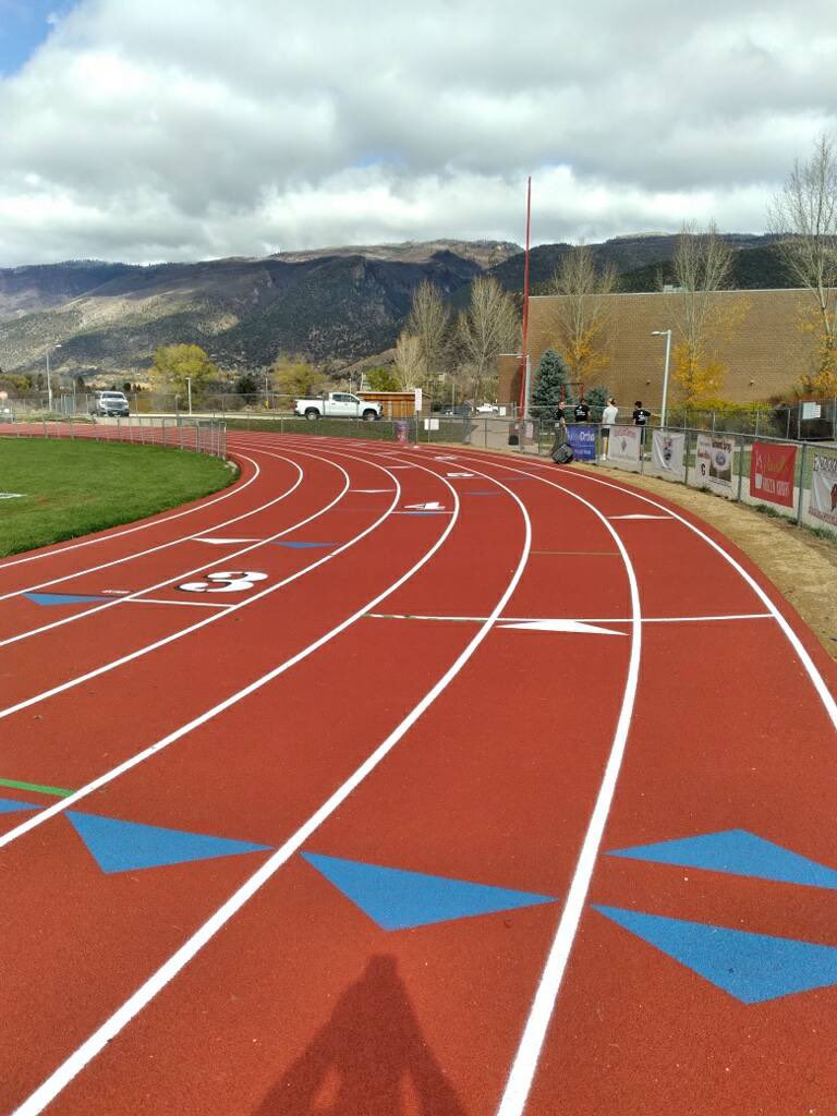 Tarkett_Renner's tweet photo. #TrackTuesday comes from Colorado Today with the brand new Track that just finished up for @gsdemonsports. Thank you to Glenwood Springs for trusting us with your facility. @CHSAA @CoPreps @BeynonSports @TarkettGroup #ThinkRenner https://t.co/tCdzR5FUGG