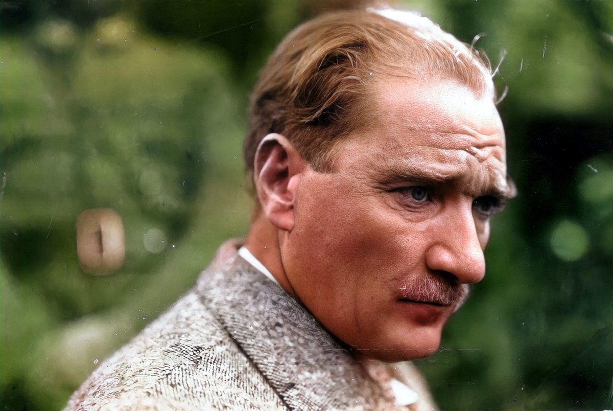 Devrimlerini inatla ve inançla korumaktan hiçbir zaman vazgeçmeyeceğimiz laik, demokratik Türkiye Cumhuriyetinin kurucusu Ulu Önder Gazi Mustafa Kemal Atatürk’ü aramızdan ayrılışının 83. yılında saygı, minnet ve özlemle anıyoruz..