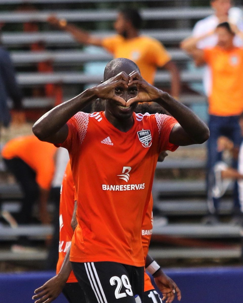 LDFcomdo's tweet photo. 💥 Yony Angulo + @cibaofc = 🧡😄✨ #LDF2021 https://t.co/yUSGTN6WbX