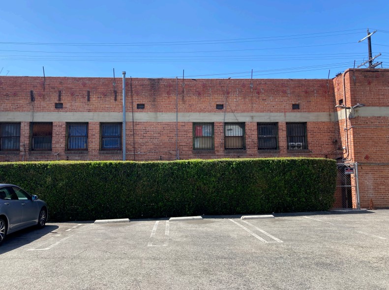 first_property's tweet photo. 5901 Melrose features a 16’+ ceilings on the Melrose &amp; Cahuenga corner. The building could easily be multi-tenanted or renovated for a single occupant. Contact us for more details! #larealestate #lacre  #hollywood #losangeles https://t.co/vZxqUXQI7Z
