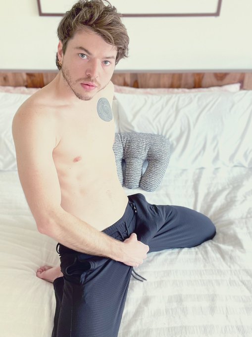 Teaser for a new video coming soon ;) https://t.co/eOlq0cCKyr<a href="/tag/obviousthirsttrap"class="tags"><span>#obviousthirsttrap</span></a>